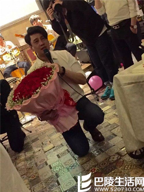 朱孝天下跪求婚 朱孝天下跪求婚