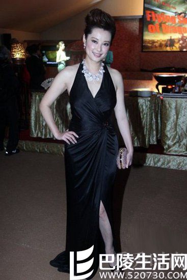 黑色v领开叉礼服