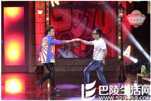 跳起热舞来也是霸气十足