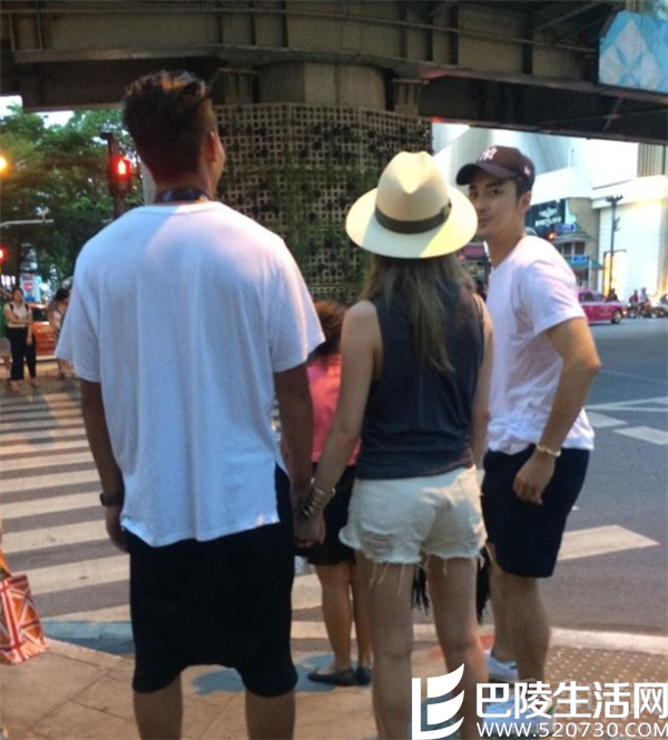 萧亚轩和男友十指紧扣 萧亚轩和男友十指紧扣