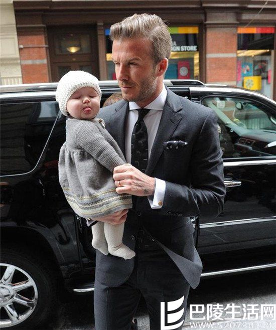 贝克汉姆抱娃