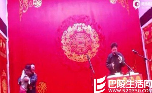 郭德纲被女观众强吻 郭德纲被女观众强吻