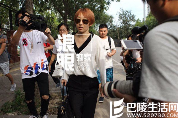 杨慧公开亮相法庭 杨慧公开亮相法庭