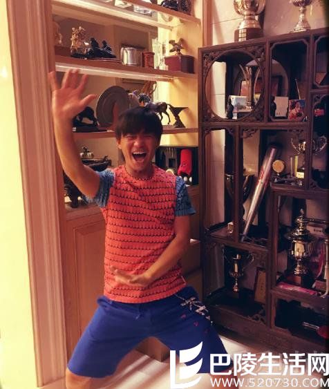 王宝强“笑裂”照片