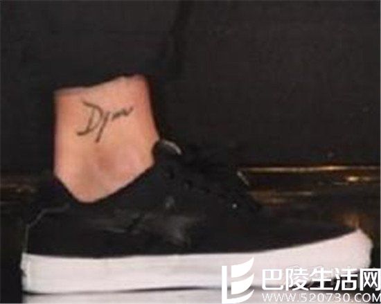 邓超纹身二：右脚踝