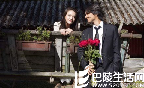 两人深情对视 两人深情对视