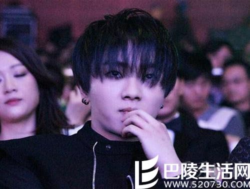 烟熏眼妆的花花