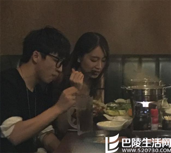 薛之谦和女友一起吃饭