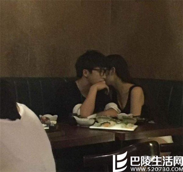 疑似薛之谦和女友说悄悄话