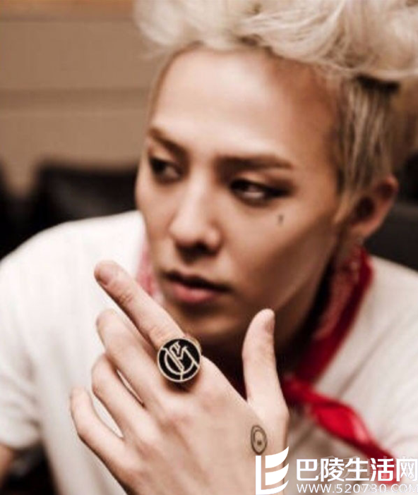 权志龙手的纹身