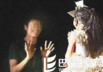 孙燕姿遭男粉丝袭胸 孙燕姿遭男粉丝袭胸