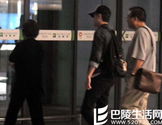 疑似冯绍峰父母