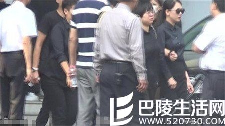 陈乔恩需要人搀扶