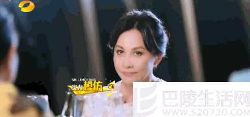 刘嘉玲吐槽梁朝伟不爱应酬,模仿他参加婚礼的表情 刘嘉玲吐槽梁朝伟不爱应酬,模仿他参加婚礼的表情