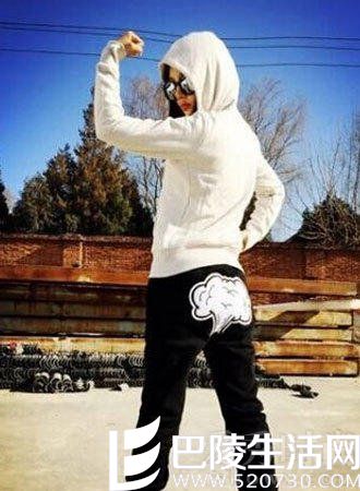 李小璐，电线被P弯啦