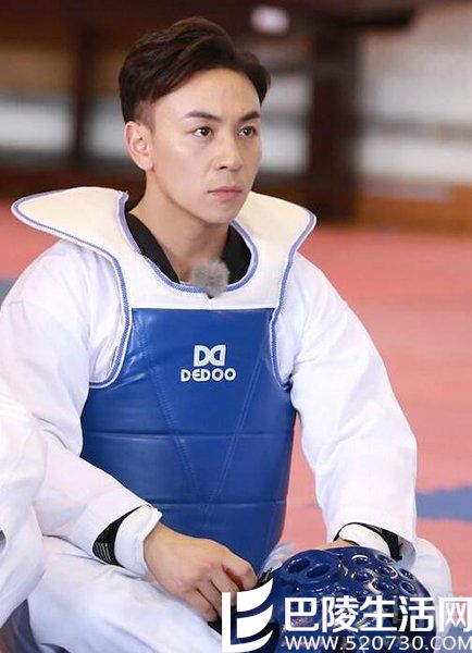 28岁的释小龙近照 28岁的释小龙近照