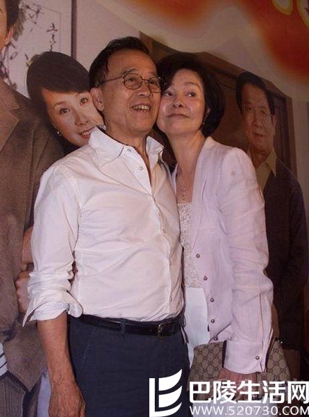 归亚蕾与老公恩爱现身 归亚蕾与老公恩爱现身