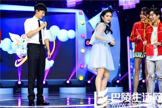 张杰现身娜娜主持网综