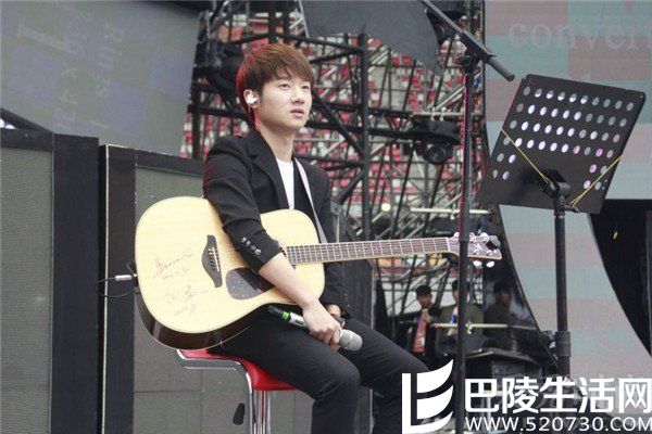 蒋敦豪安静唱歌