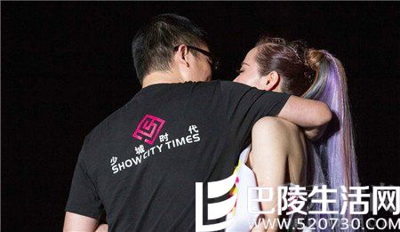 冯轲拥吻张靓颖 冯轲拥吻张靓颖