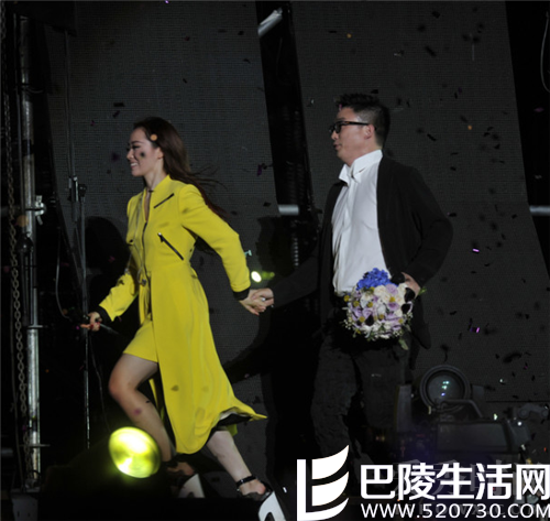 张靓颖开心 张靓颖开心