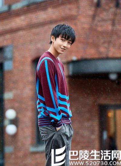 TFBOYS王俊凯街拍帅气 TFBOYS王俊凯街拍帅气