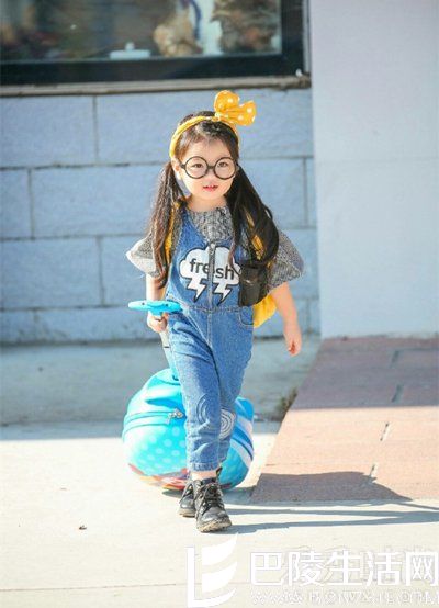 崔雅涵独自找“爸爸” 崔雅涵独自找“爸爸”