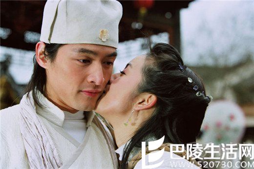 林依晨轻吻胡歌