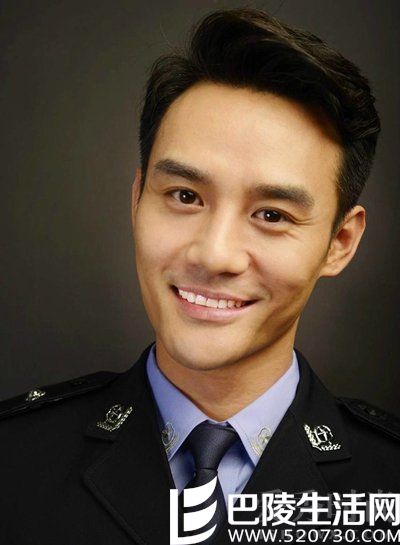 王凯制服照也很帅气 王凯制服照也很帅气