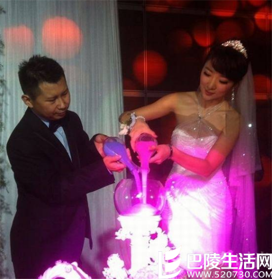 何云伟和陈笛庆祝