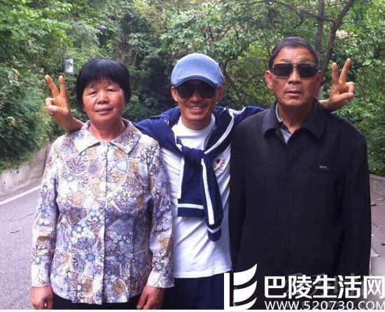 王宝强和爸爸妈妈 王宝强和爸爸妈妈