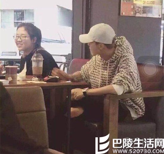 鹿晗与朋友聊天 鹿晗与朋友聊天