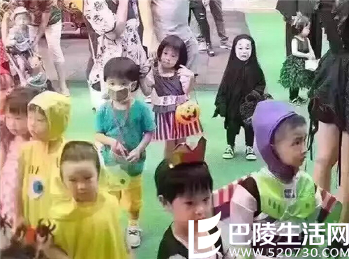 小孩cos无脸男