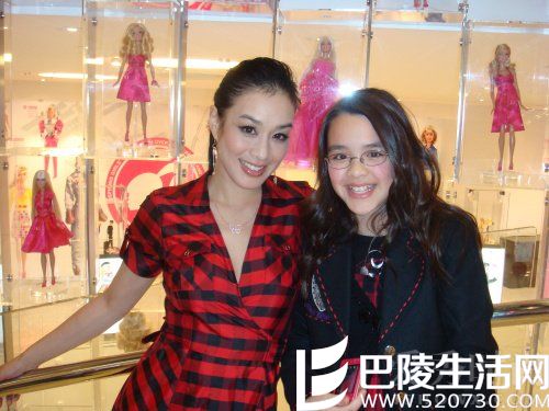 钟丽缇与大女儿旧照