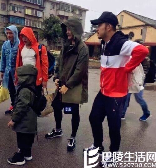 在最近路透照中未出现黄致列身影