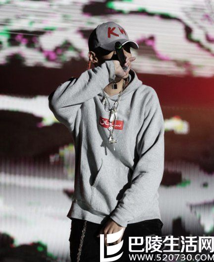 吴亦凡演唱《花房姑娘》 吴亦凡演唱《花房姑娘》