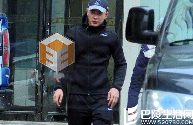 罗晋便紧跟着出现