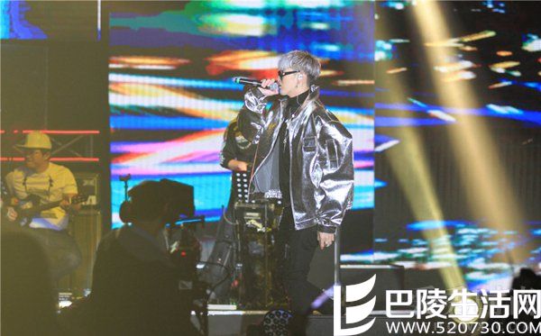 吴亦凡与粉丝共庆生日