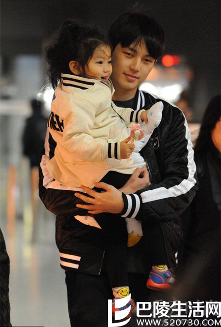 董力抱阿拉蕾 董力抱阿拉蕾