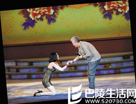 黄圣依拜师赵本山 黄圣依拜师赵本山