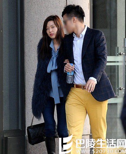 全智贤与老公崔俊赫被拍