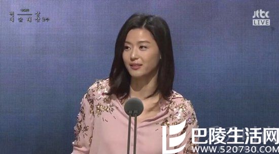 全智贤出席百想艺术大赏