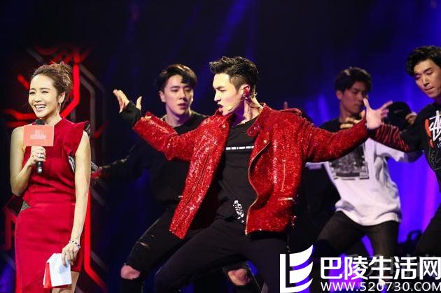 侯佩岑口误错把张艺兴喊成宋艺兴