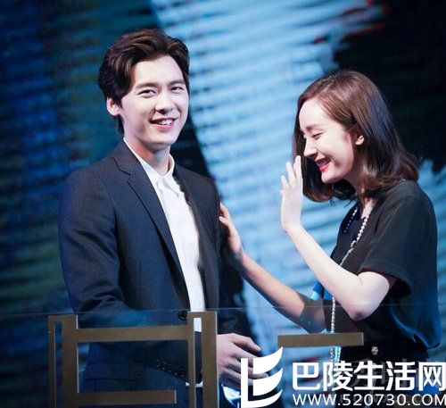 杨幂李易峰打闹