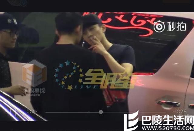 网友都纷纷劝其戒烟 网友都纷纷劝其戒烟