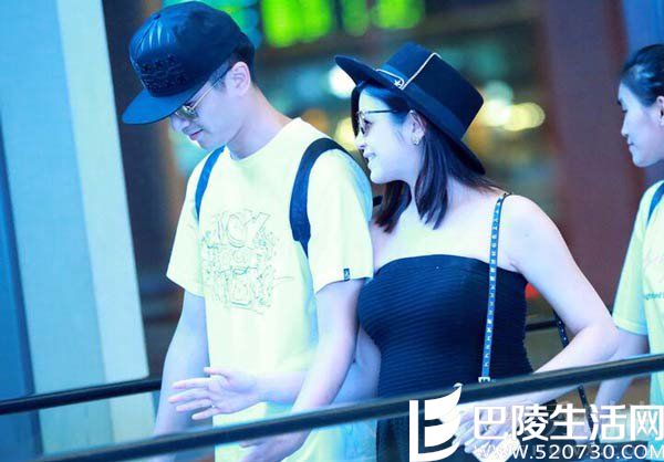 准备牵手的瞬间