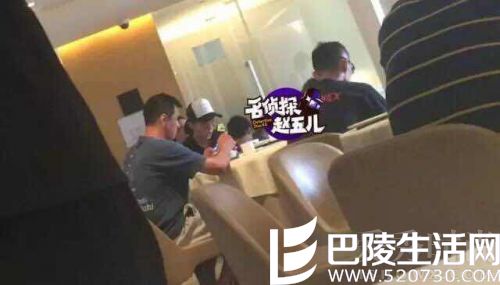 林丹与神秘女子一起吃饭 林丹与神秘女子一起吃饭