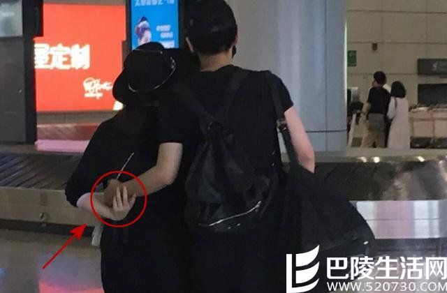 陈晓搂住陈妍希的腰 陈晓搂住陈妍希的腰