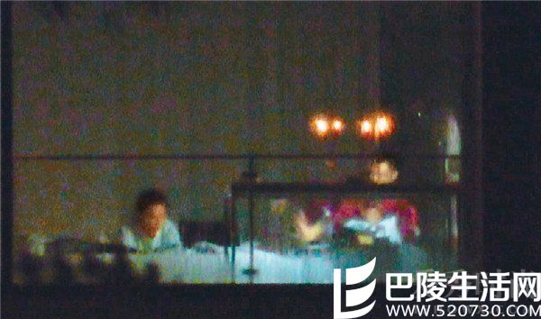 周柏豪与女友在豪华包房内浪漫调情 周柏豪与女友在豪华包房内浪漫调情