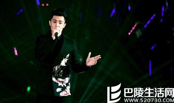 周柏豪以歌手身份出道